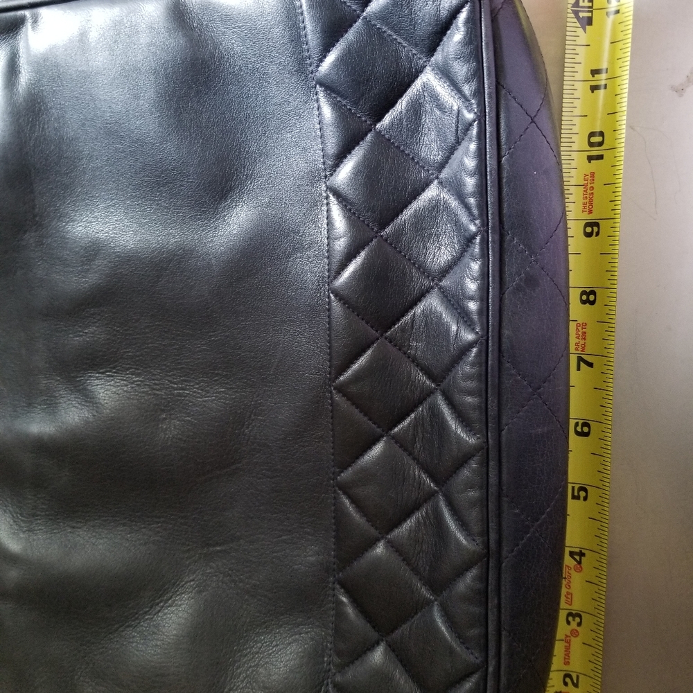 Vintage authentic 1984 Chanel tote - Picture 6 of 16
